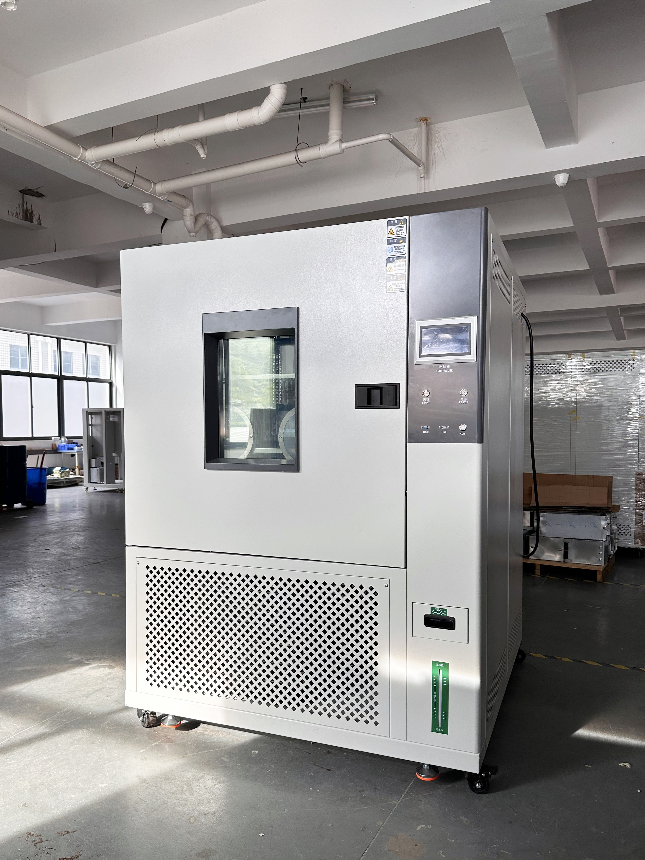 High and low temperature test chamber.mp4
